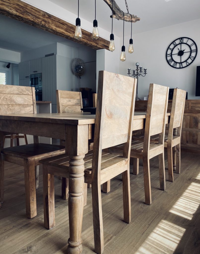 wooden dinning table