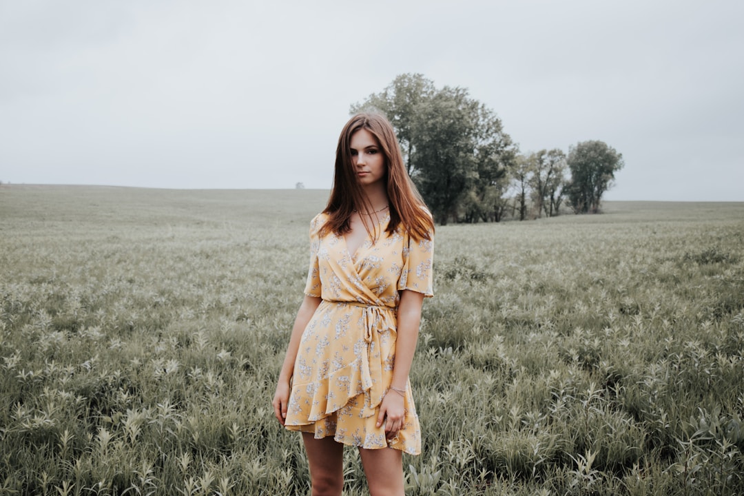 Must-Have Midi Dresses: Find Your Perfect Fit for Any Occasion 1 img
